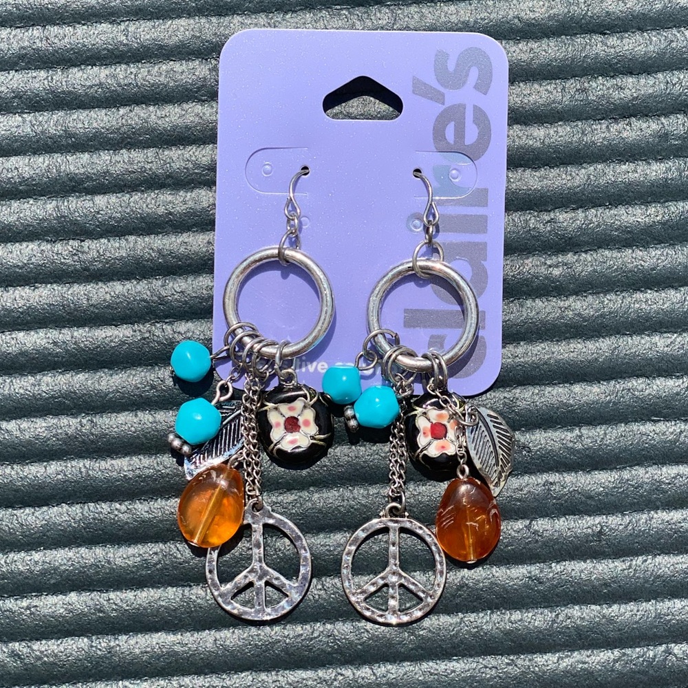 NWT Claire’s Peace Earrings
